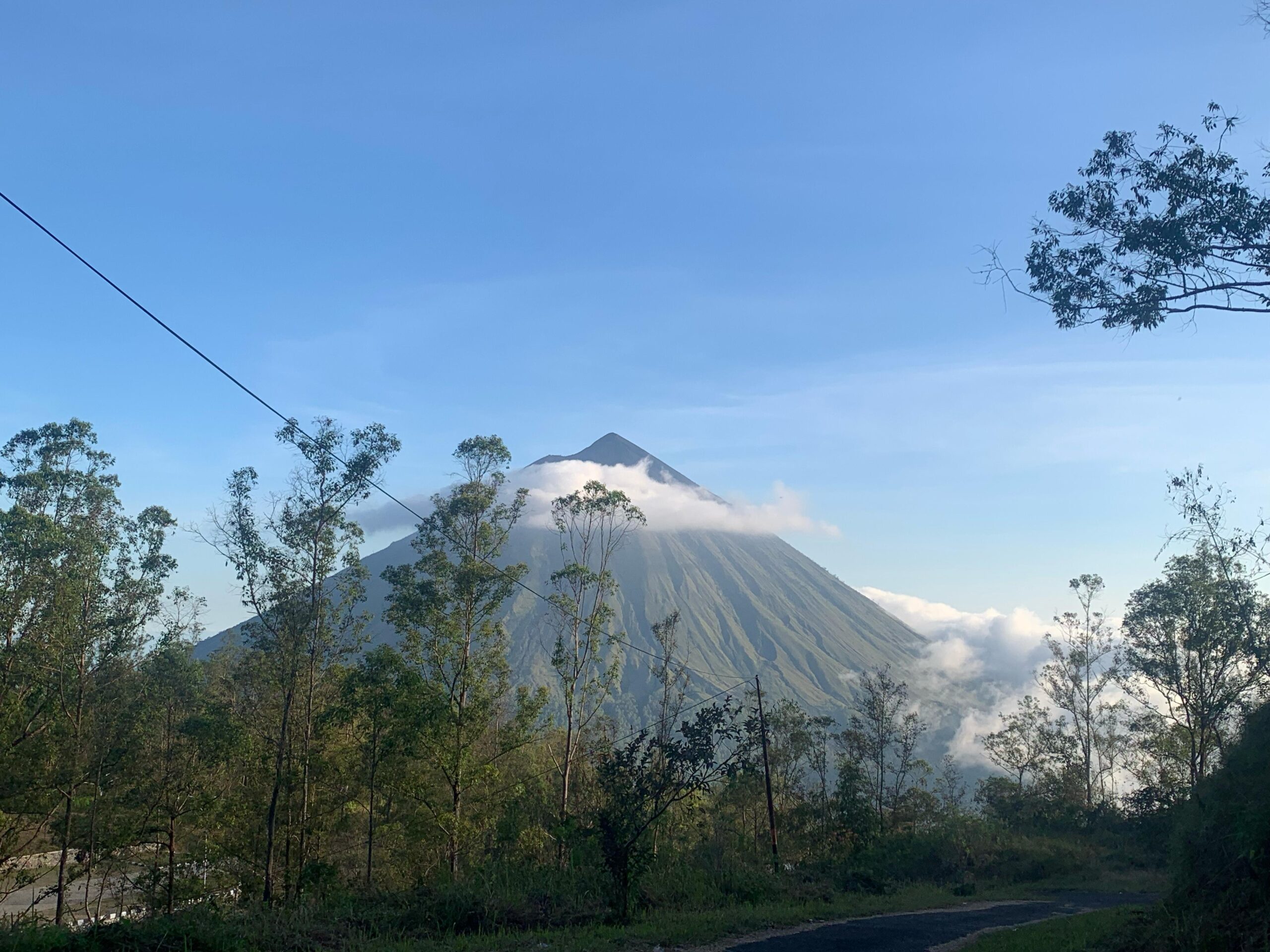 gunung moni